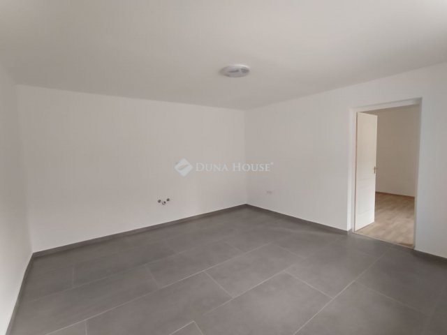 Eladó családi ház, Tápiószentmártonon 31.9 M Ft, 3 szobás