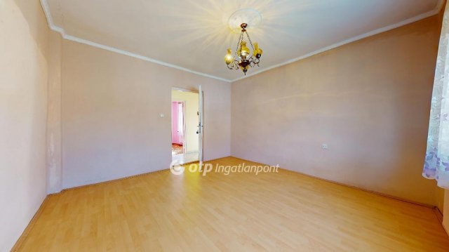 Eladó családi ház, Szirmabesenyőn 39.5 M Ft, 2+1 szobás