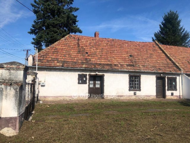 Eladó családi ház, Ajkán 29 M Ft, 3+1 szobás