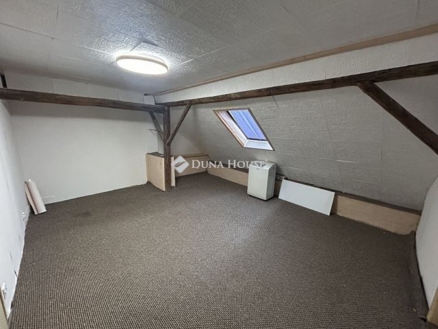 Eladó családi ház, Székesfehérvárott 71.99 M Ft, 6 szobás