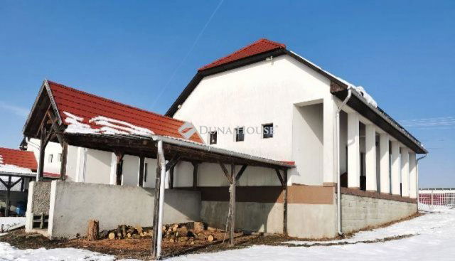 Eladó családi ház, Héten 23.6 M Ft, 2+1 szobás