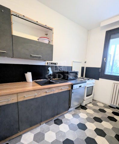 Eladó téglalakás, Budapesten, VIII. kerületben 120 M Ft