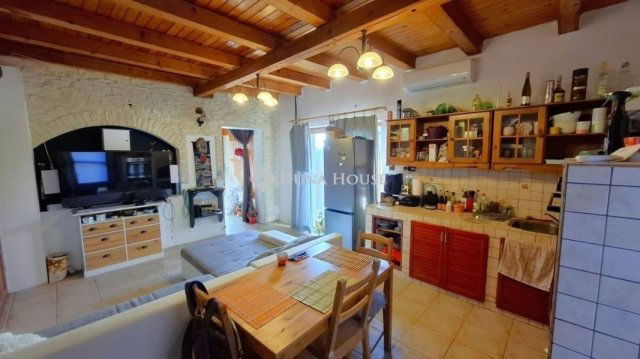 Eladó családi ház, Felsőpakonyban 124.9 M Ft, 9 szobás