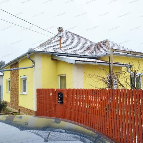 Eladó családi ház, Törökszentmiklóson 30.5 M Ft, 4 szobás