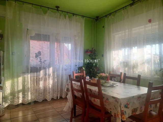 Eladó családi ház, Újhartyánon 99.9 M Ft, 5 szobás