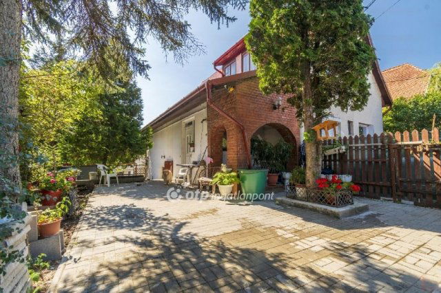 Eladó családi ház, Budakeszin 174.7 M Ft, 9 szobás