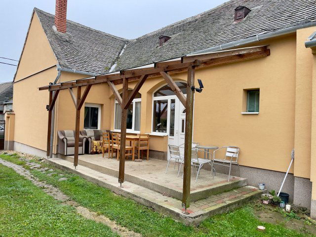 Eladó családi ház, Szelestén 37 M Ft, 4+1 szobás