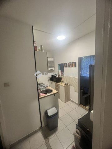 Eladó panellakás, Veszprémben, Stromfeld Aurél utcában 33 M Ft