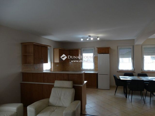 Kiadó téglalakás, albérlet, Debrecenben 360 E Ft / hó, 3 szobás
