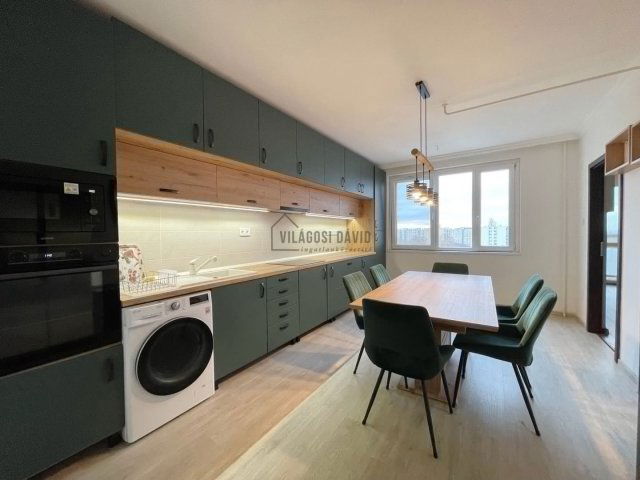 Kiadó panellakás, albérlet, Debrecenben 270 E Ft / hó, 3 szobás