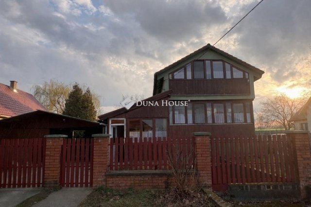 Eladó családi ház, Úrin 75.9 M Ft, 3 szobás