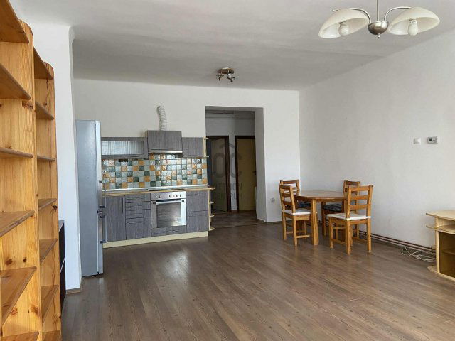Kiadó téglalakás, albérlet, Szegeden 170 E Ft / hó, 2 szobás