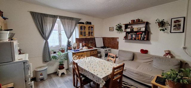 Eladó családi ház, Kunszentmiklóson 16.8 M Ft, 1 szobás
