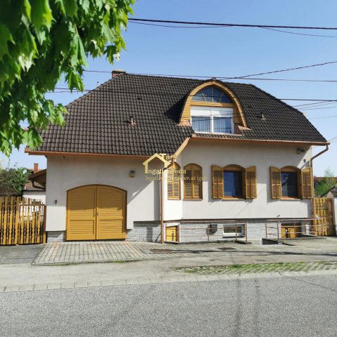 Eladó családi ház, Győrött 198 M Ft, 7 szobás