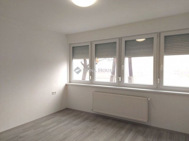 Eladó téglalakás, Kiskőrösön 64.83 M Ft, 3 szobás