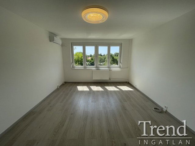 Eladó panellakás, Dunaújvárosban 34.9 M Ft, 2 szobás