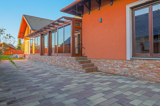 Eladó családi ház, Kópházán 210 M Ft, 8 szobás