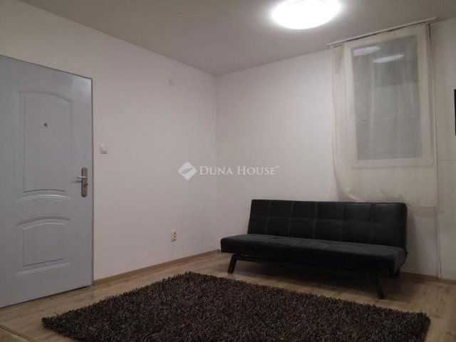 Eladó téglalakás, Budapesten, III. kerületben 26 M Ft, 1 szobás