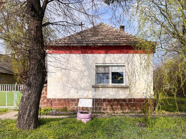 Eladó családi ház, Lázin 24.9 M Ft, 3 szobás