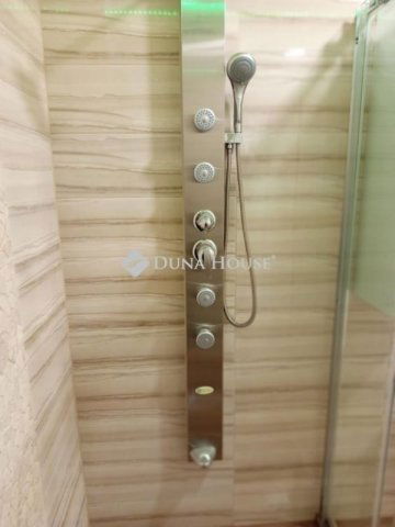 Eladó téglalakás, Komlón 33.9 M Ft, 3 szobás