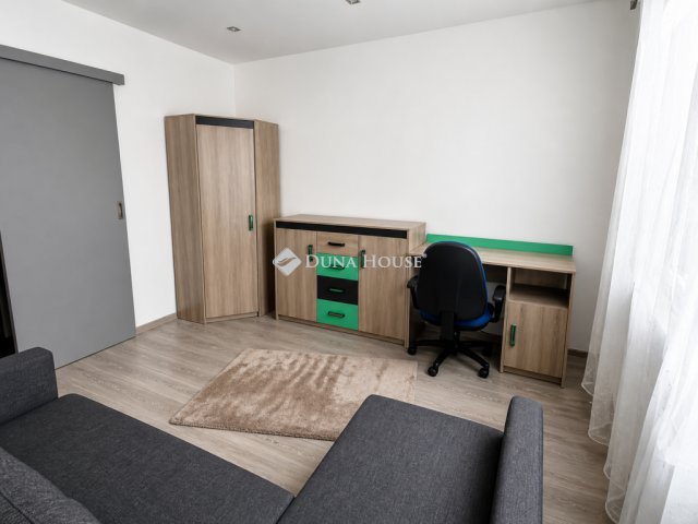 Eladó panellakás, Debrecenben 29.9 M Ft, 1 szobás