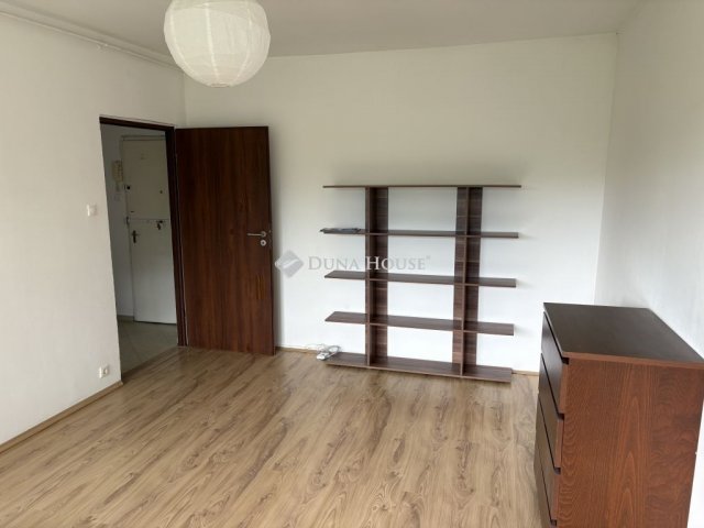 Kiadó téglalakás, albérlet, Esztergomban 150 E Ft / hó