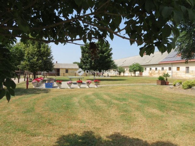 Eladó családi ház, Győrött 762 M Ft, 1 szobás