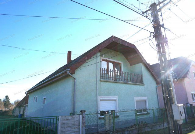 Eladó családi ház, Mosonszentmiklóson 125 M Ft, 14 szobás
