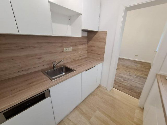 Eladó téglalakás, Budapesten, VI. kerületben 84.9 M Ft, 2 szobás