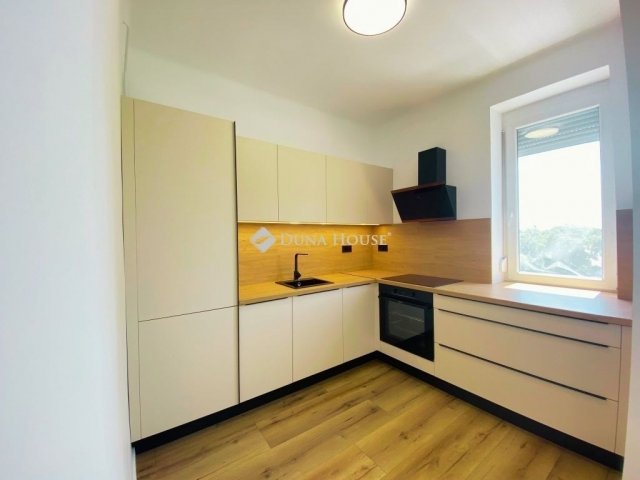 Eladó panellakás, Pécsett 49.9 M Ft, 2 szobás