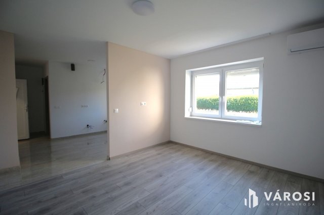 Eladó téglalakás, Sárváron 29 M Ft, 1 szobás