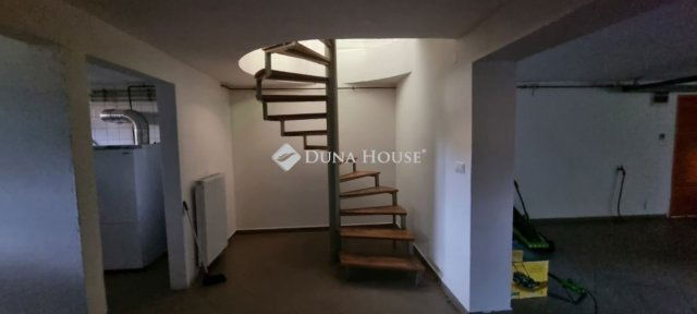 Eladó családi ház, Dányon 79.9 M Ft, 5 szobás