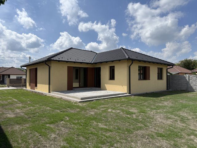 Eladó családi ház, Győrött 138 M Ft, 4+1 szobás