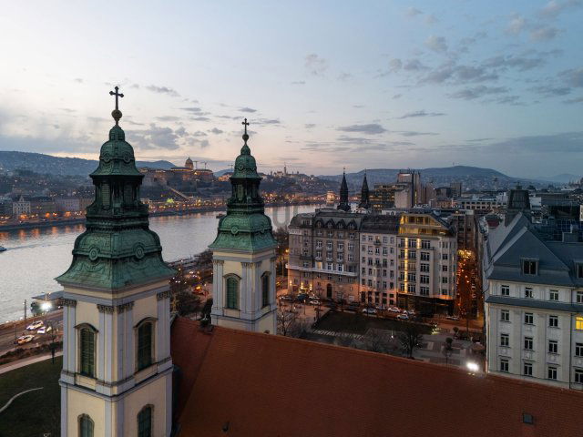 Eladó téglalakás, Budapesten, V. kerületben 1028.7 M Ft