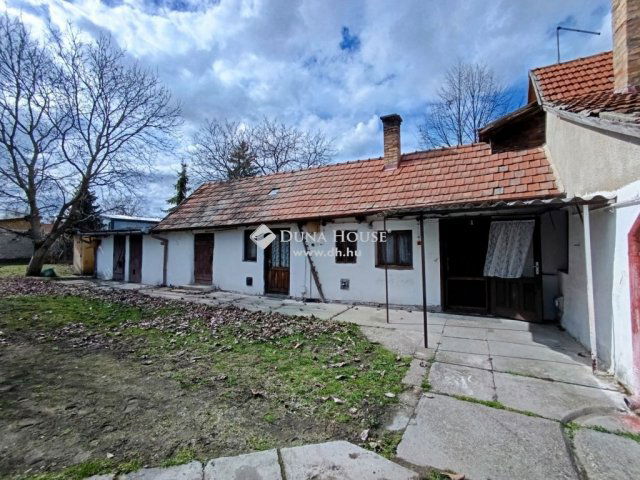 Eladó családi ház, Cegléden 35.9 M Ft, 4 szobás