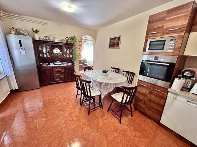 Eladó családi ház, Vácon 145 M Ft, 4 szobás