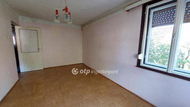 Eladó családi ház, Kisújszálláson 16.5 M Ft, 2 szobás