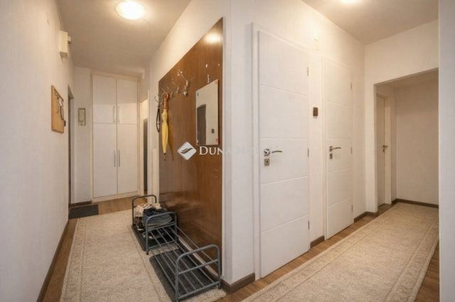 Eladó téglalakás, Budapesten, VIII. kerületben 77 M Ft, 3 szobás