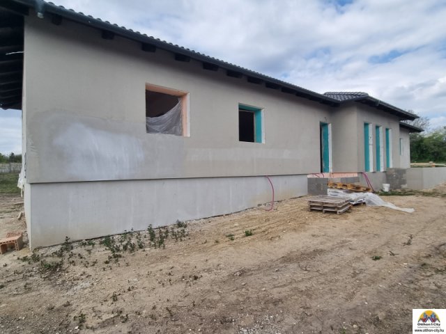 Eladó családi ház, Érden 54 M Ft, 3 szobás