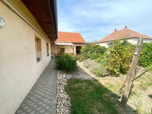 Eladó családi ház, Jánossomorján 39 M Ft, 4 szobás