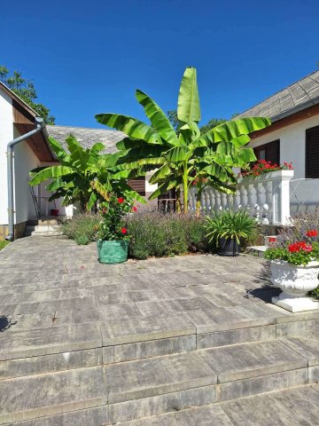 Eladó hotel, Vonyarcvashegyen, Horváth Imre utcában 200 M Ft