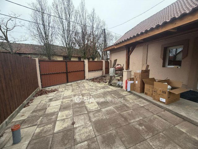 Eladó családi ház, Békéscsabán 45.5 M Ft, 2+1 szobás