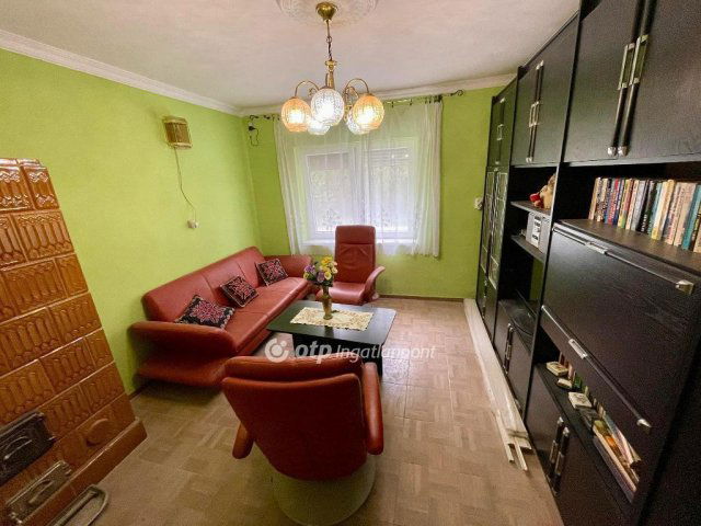 Eladó családi ház, Adásztevelen 28.9 M Ft, 2 szobás