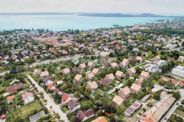 Eladó téglalakás, Balatonfüreden 160 M Ft, 4 szobás