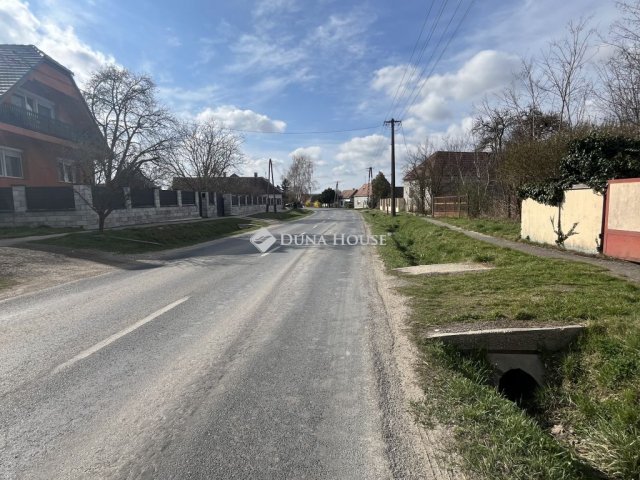 Eladó családi ház, Csipkereken 30.868 M Ft, 3 szobás