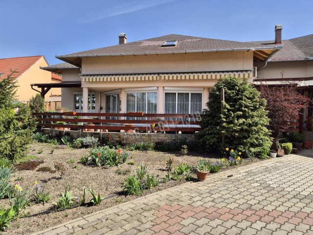 Eladó családi ház, Debrecenben 195 M Ft, 4 szobás
