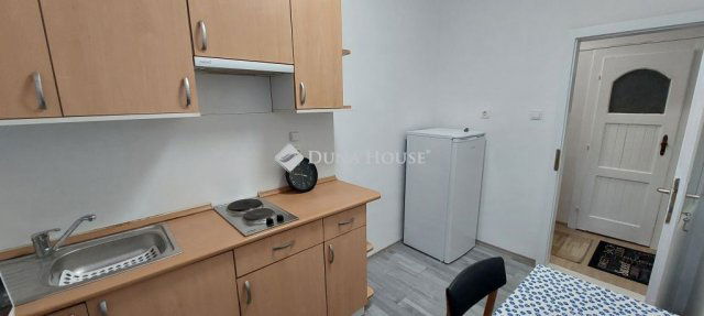 Kiadó téglalakás, albérlet, Tatabányán, Mártírok úton