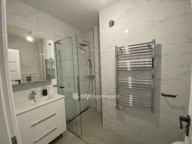 Eladó téglalakás, Budapesten, III. kerületben 114.9 M Ft