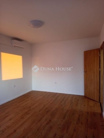 Eladó panellakás, Pécsett 44.9 M Ft, 2 szobás