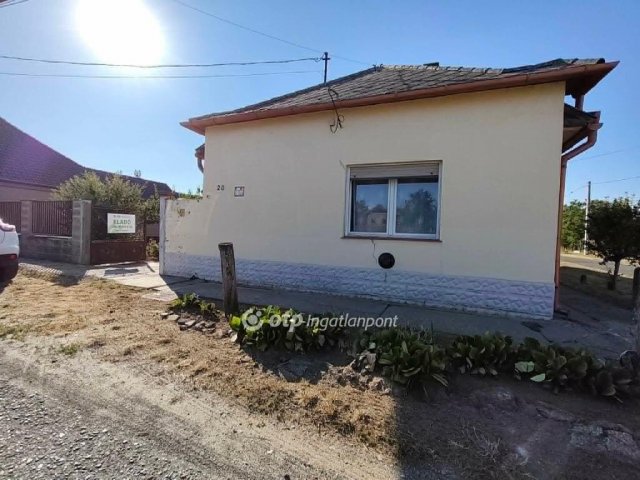 Eladó családi ház, Faddon 32 M Ft, 2+1 szobás